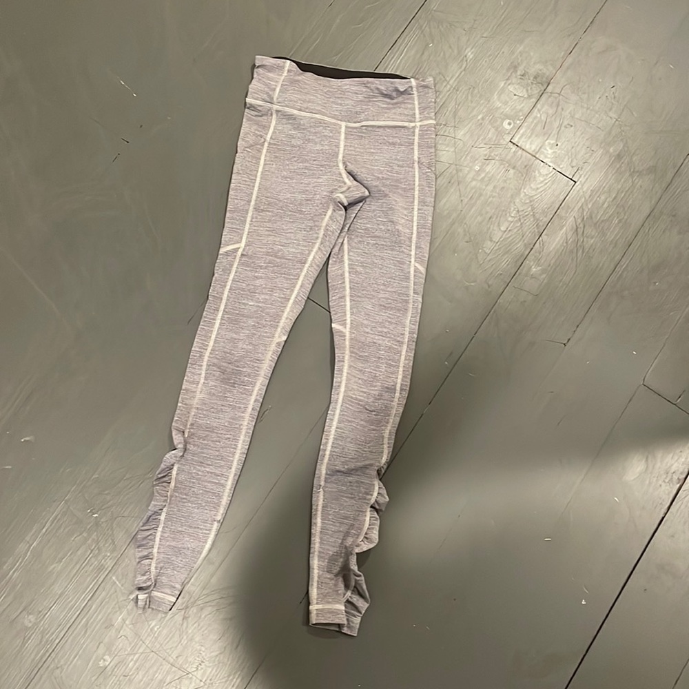 Lululemon Heather Grey Ruched Ankle Full Length Legging. Size 4